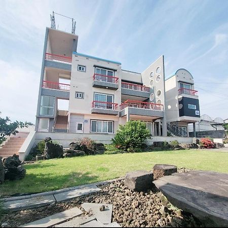 Jeju Soroan Pension Сеогвипо Екстериор снимка