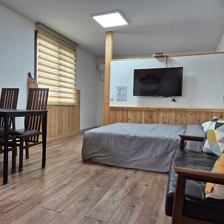 Jeju Soroan Pension Сеогвипо Екстериор снимка