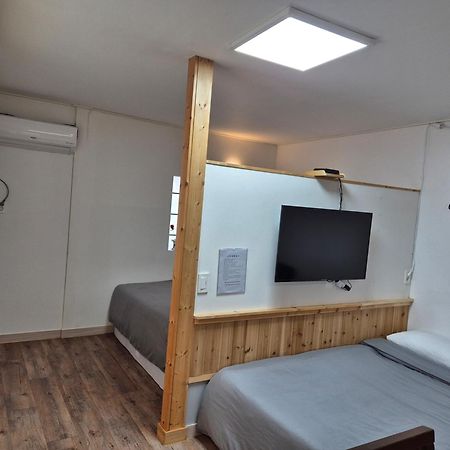 Jeju Soroan Pension Сеогвипо Екстериор снимка