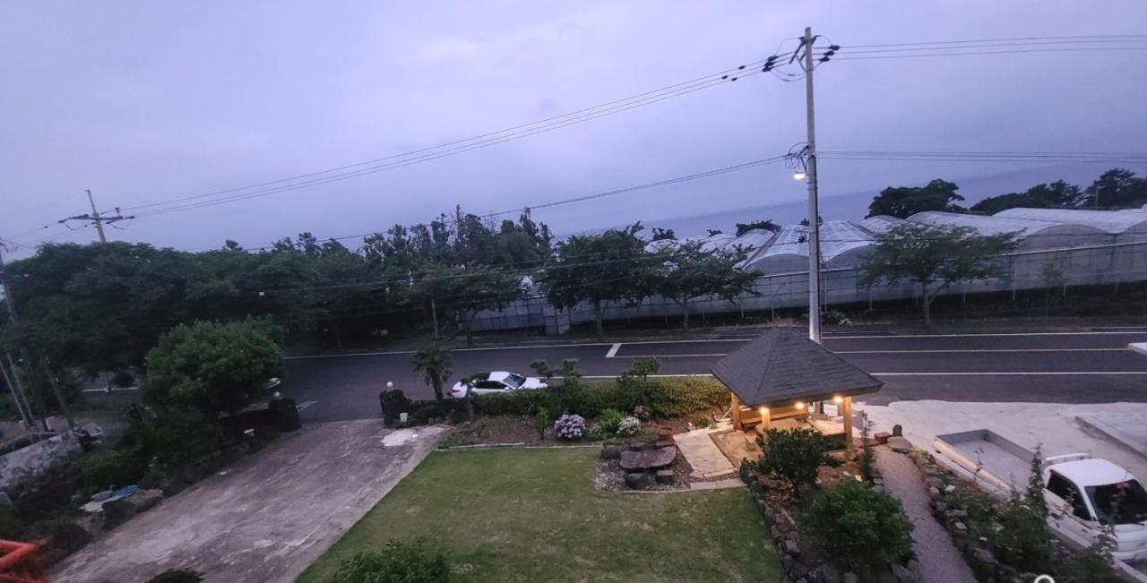 Jeju Soroan Pension Сеогвипо Екстериор снимка