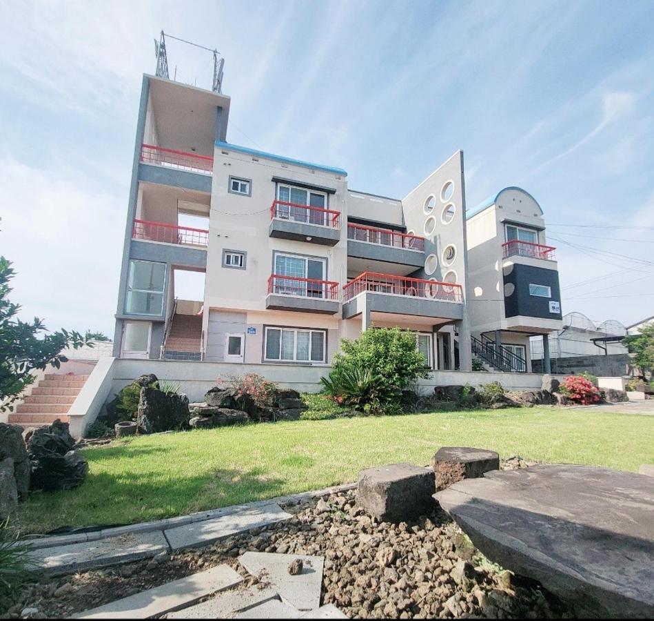 Jeju Soroan Pension Сеогвипо Екстериор снимка