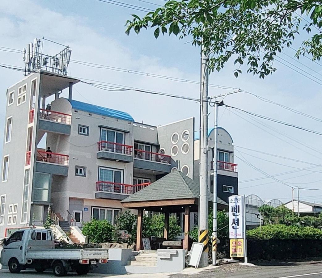 Jeju Soroan Pension Сеогвипо Екстериор снимка