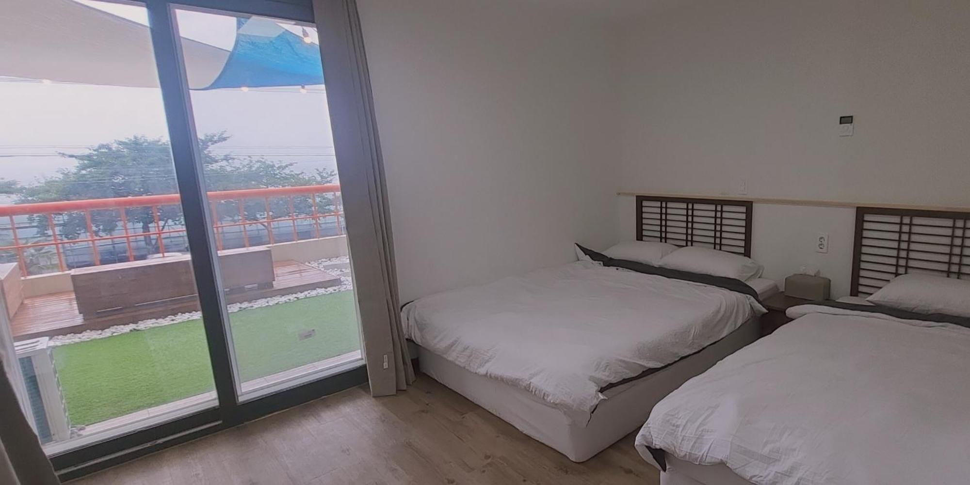 Jeju Soroan Pension Сеогвипо Екстериор снимка