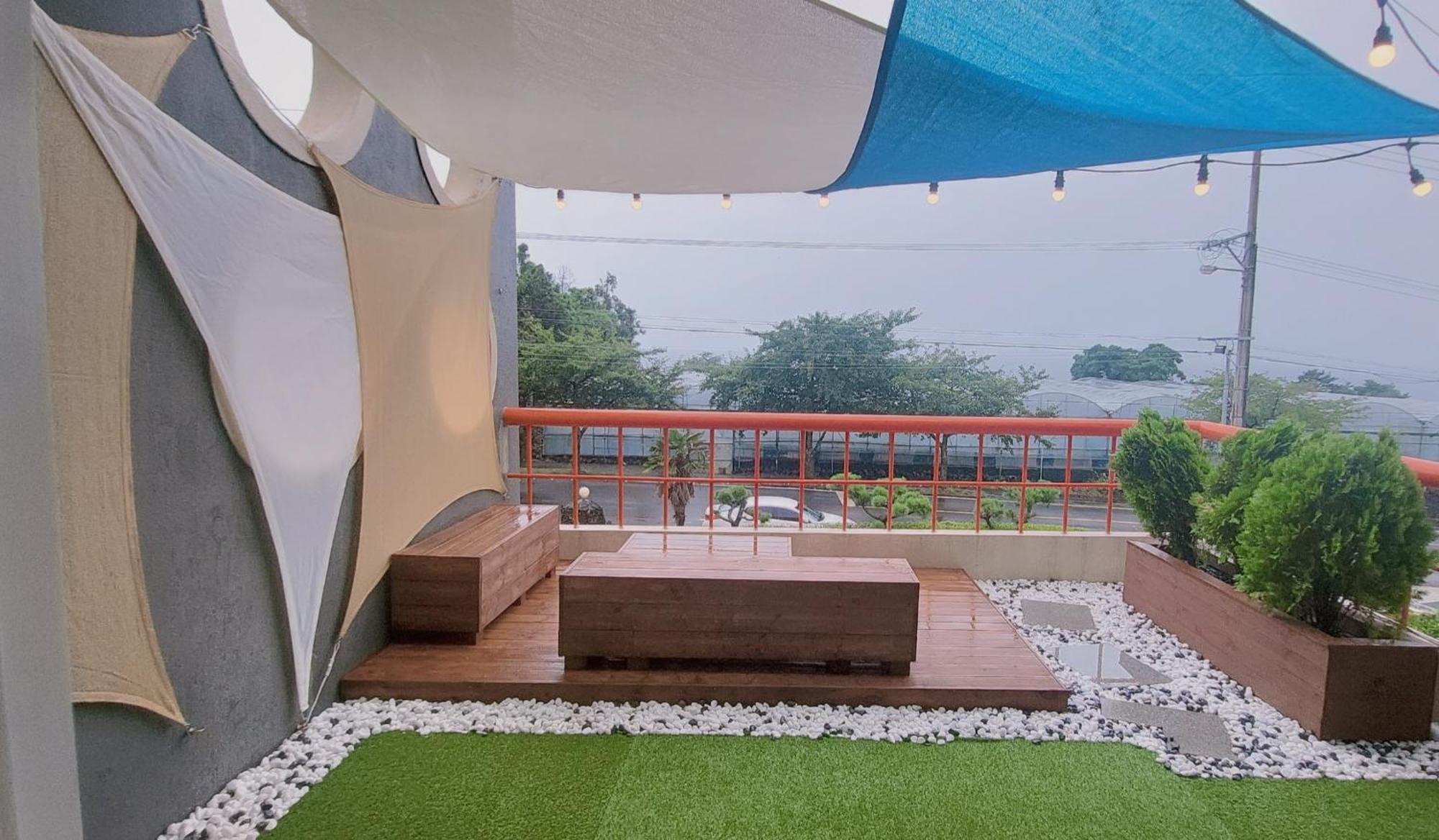 Jeju Soroan Pension Сеогвипо Екстериор снимка