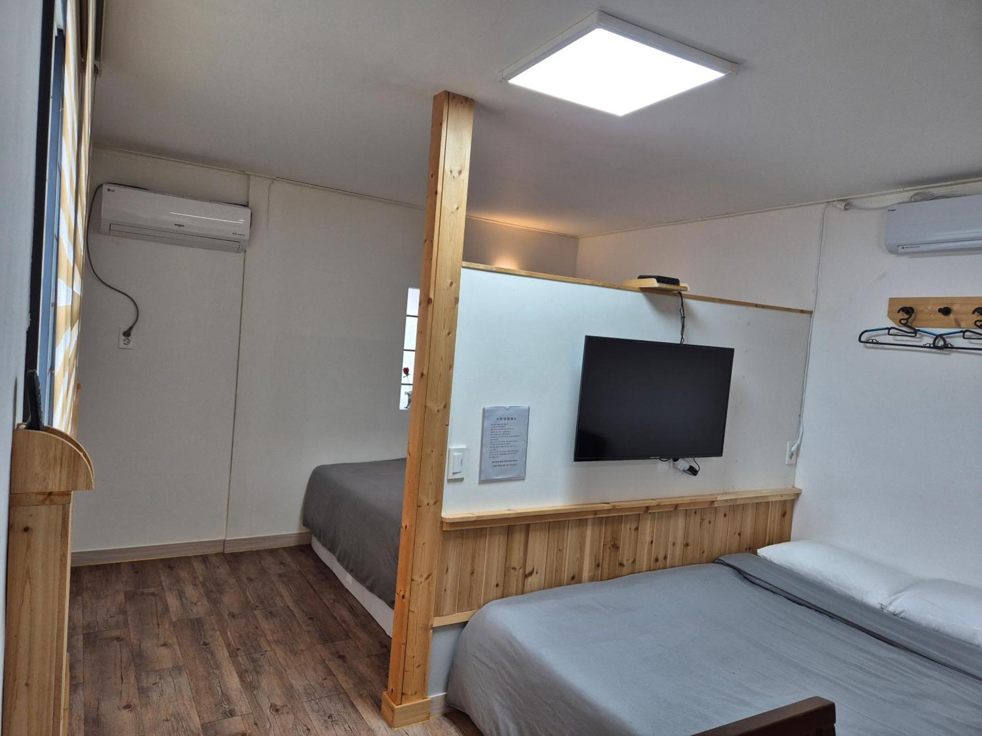 Jeju Soroan Pension Сеогвипо Екстериор снимка